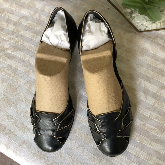 Aerosols leather black heels 2”
Size 6,5” - Picture 10 of 12